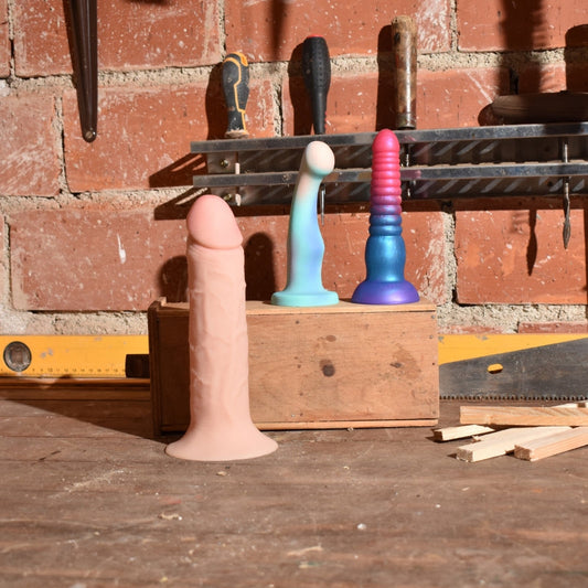 EssentialDrillBitsbundlephotowith3dildosinaworkshopsetting